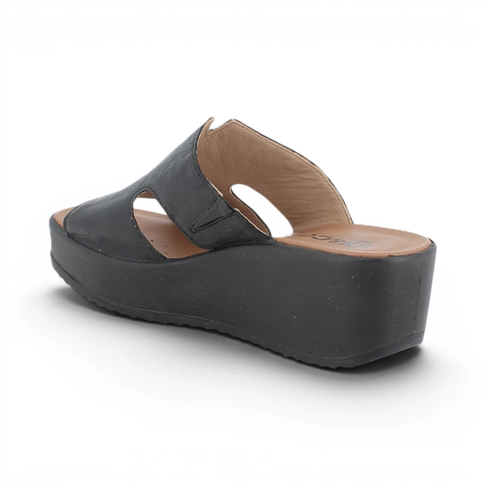 1161900 Igi&Co ženska natikača Black