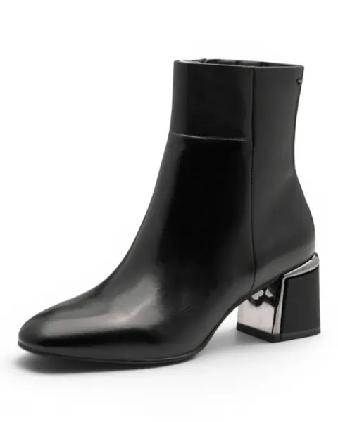 Tamaris Black Leather – Ženske kožne gležnjače na peti za besprijekoran stil