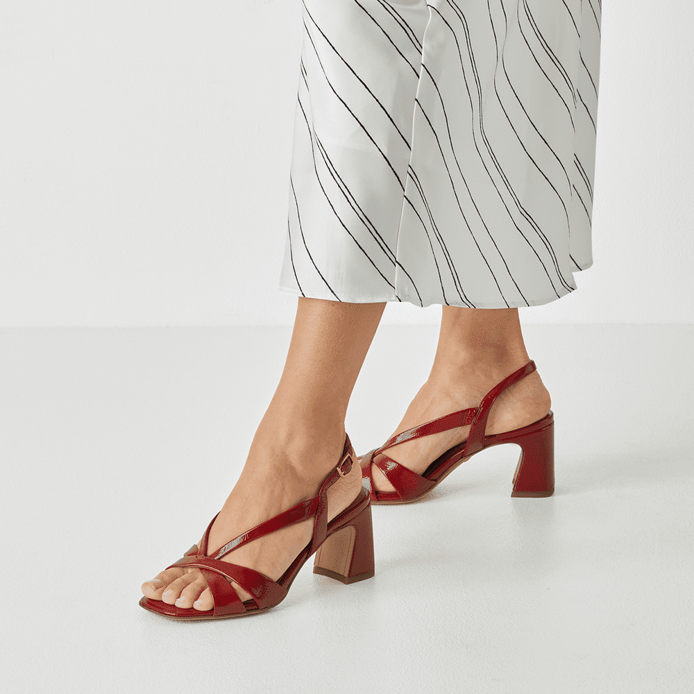 28339-46-559 Tamaris ženska sandala CHERRY