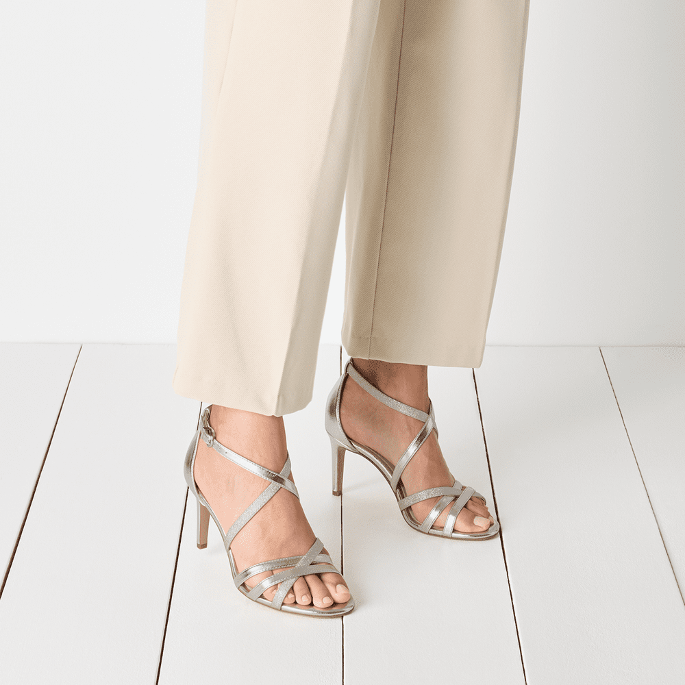 28382-42-957 Tamaris ženska sandala PLATINUM