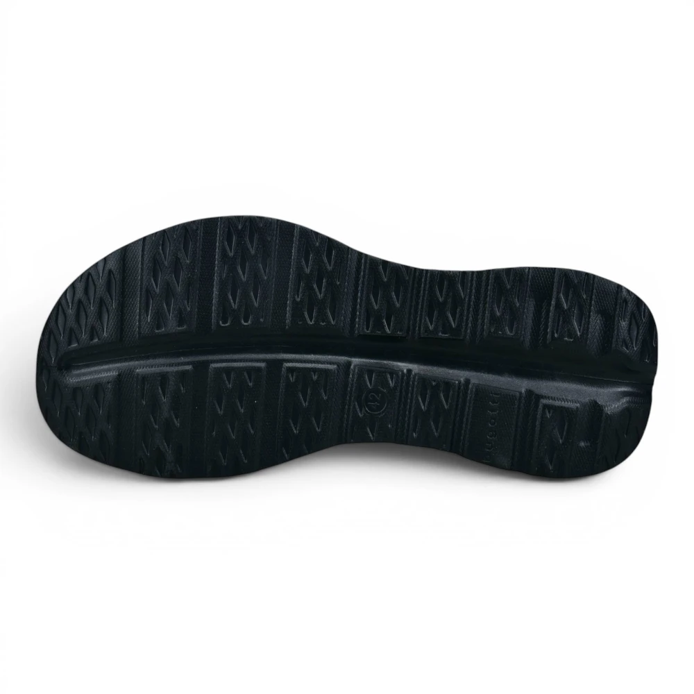 321AX0805000-1000 Bugatti sandala black