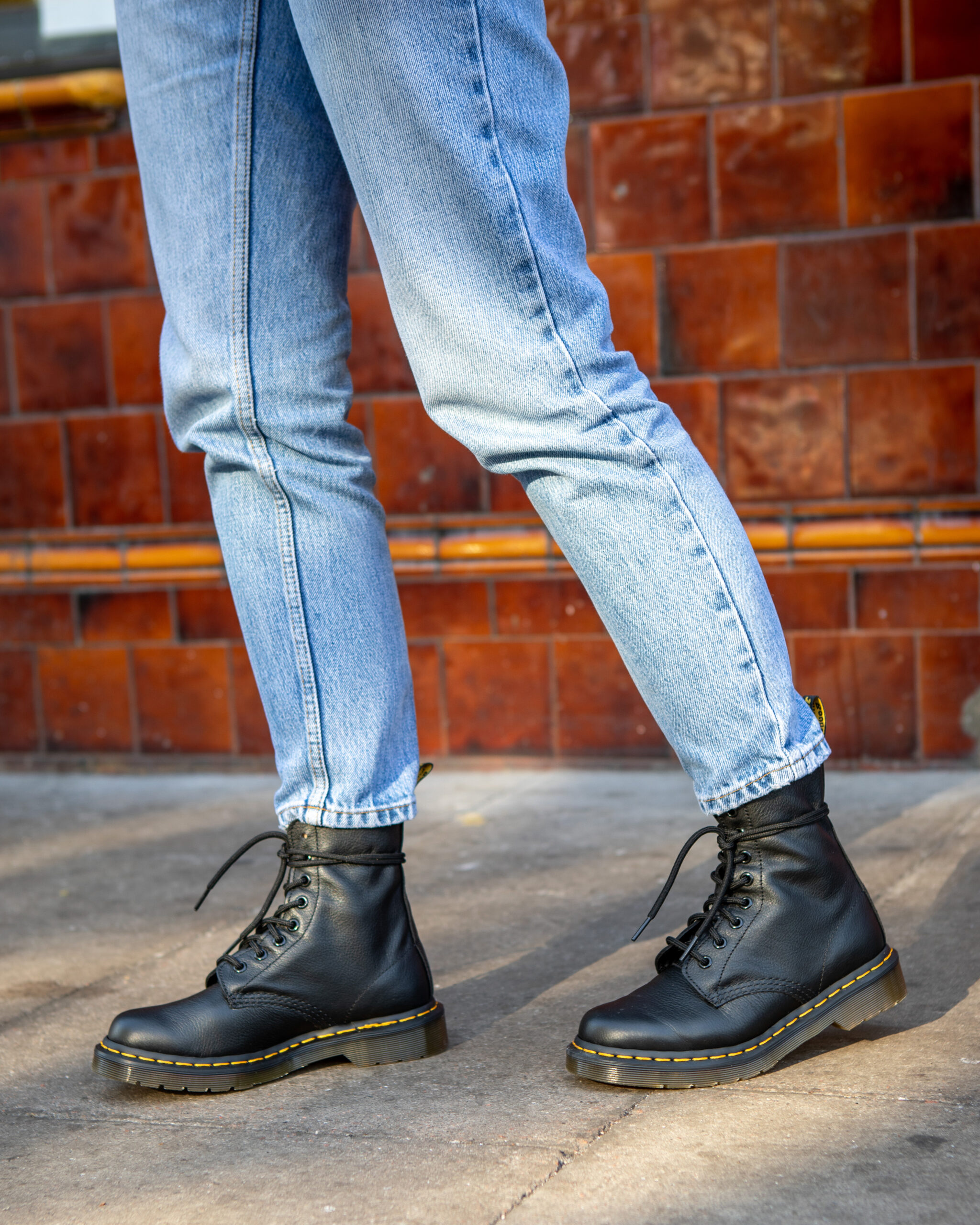 DM13512006 Dr.Martens 1460 Pascal Black Virginia