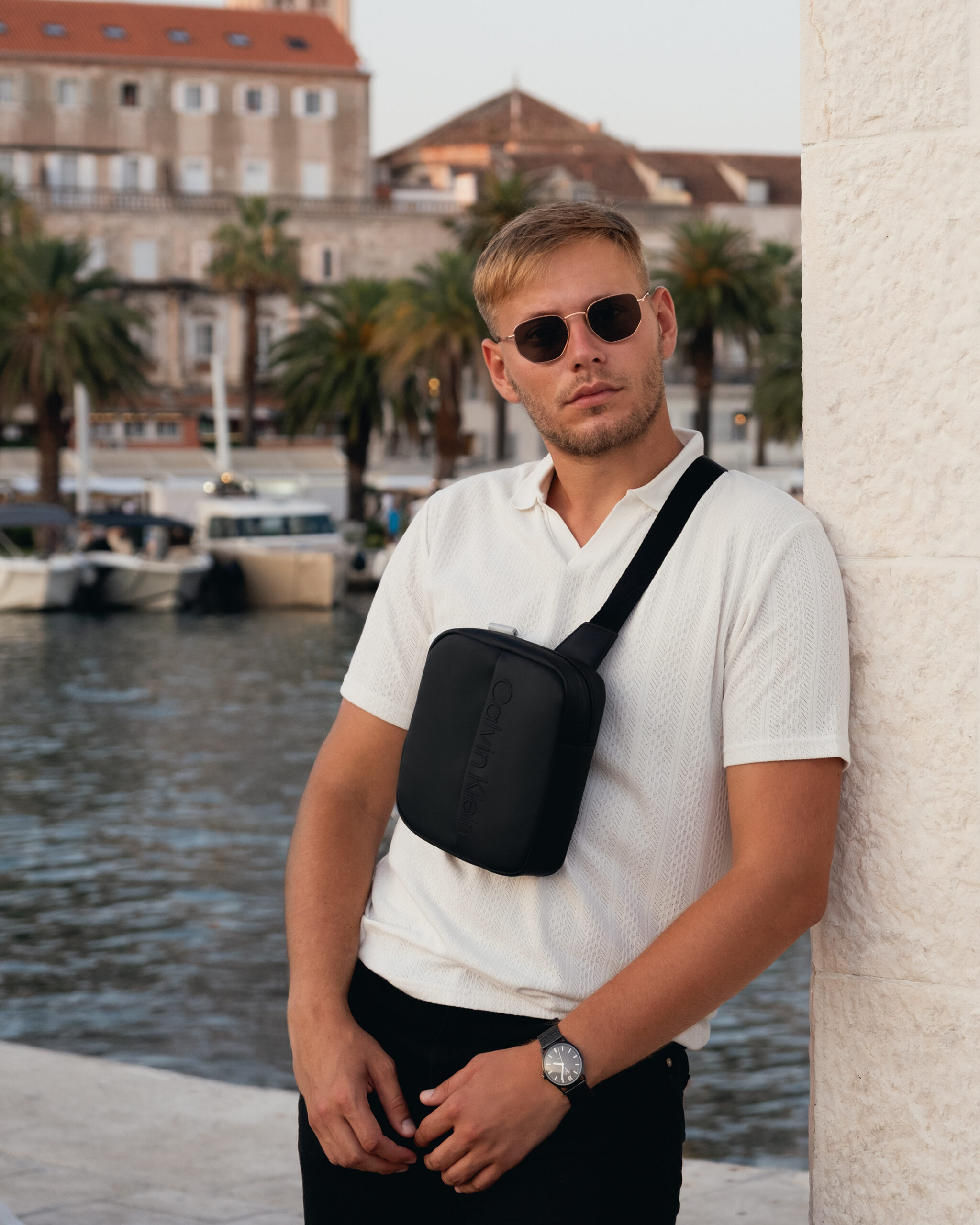 K50K510225-BAX-OS Crna muška torba preko ramena Rubberized – Calvin Klein