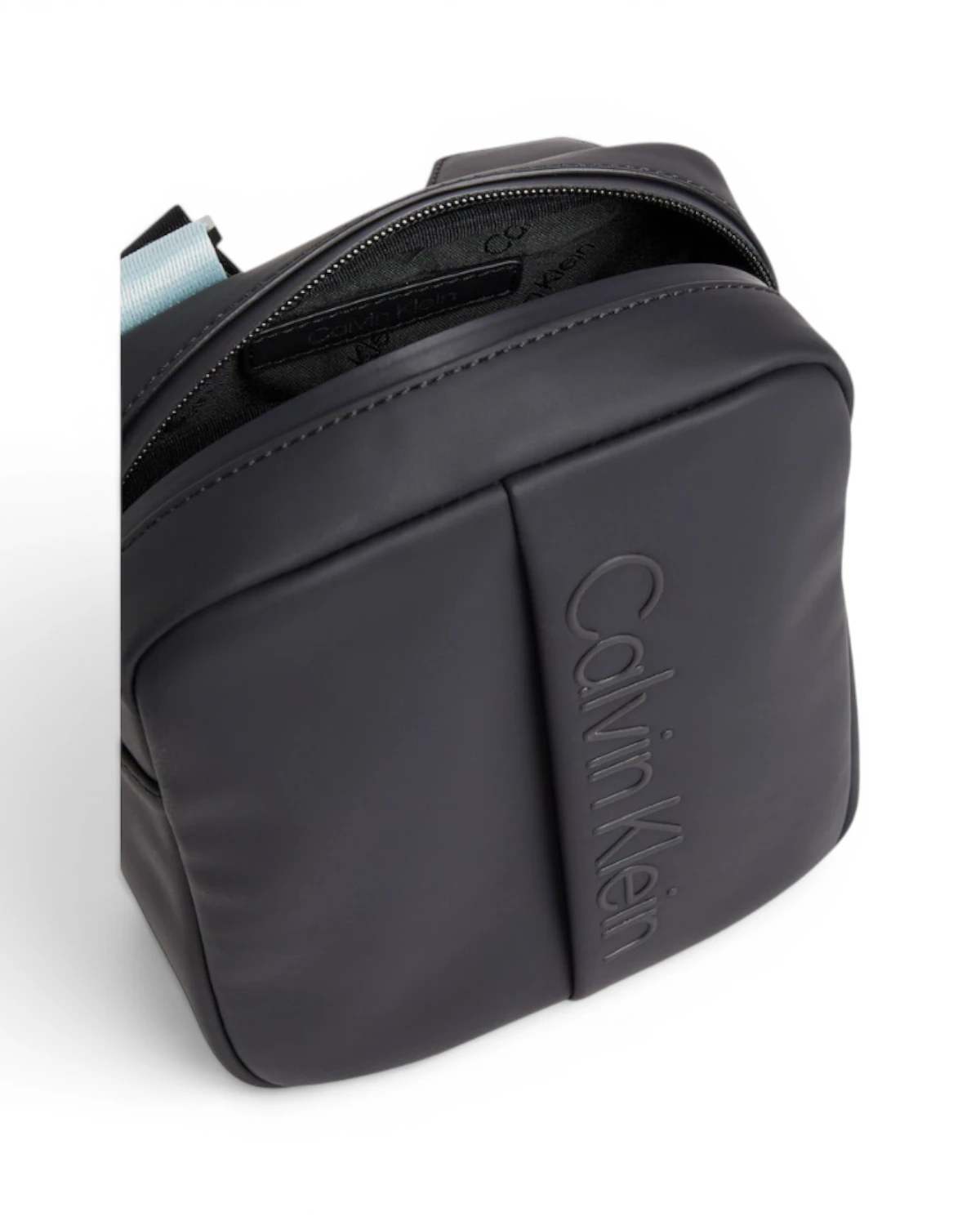 K50K510225-BAX-OS Crna muška torba preko ramena Rubberized – Calvin Klein
